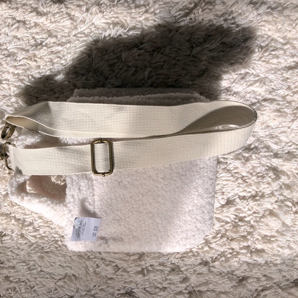 BNWT American Eagle Sherpa Purse - Picture 5 of 5